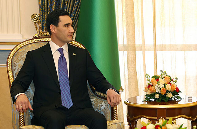 Король Бахрейна вручил лидеру Туркменистана высшую награду страны