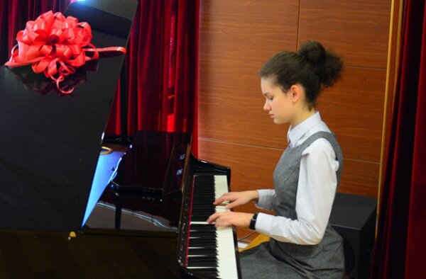 Проект туркменской школьницы о совмещении математики и музыки заинтересовал Михаила Мишустина
