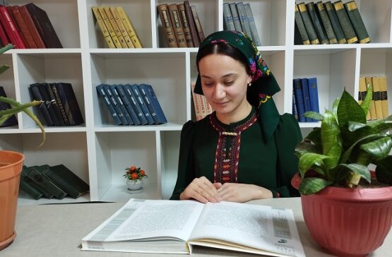 Преподаватель Туркменского национального института мировых языков рассказала о творчестве Махтумкули