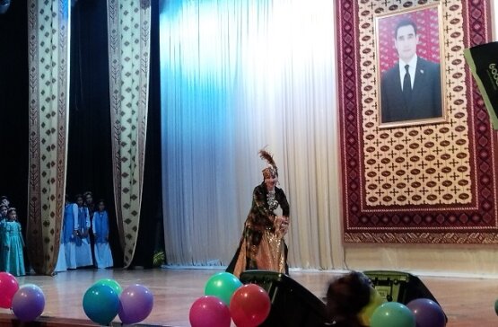 По случаю Международного женского дня 8 Марта в Ашхабаде состоялся праздничный концерт