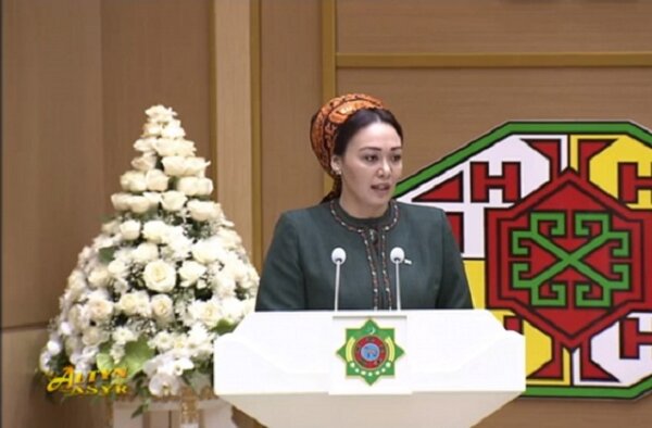 Председателем парламента Туркменистана стала депутат столичного округа № 5 Дуньягозель Гулманова