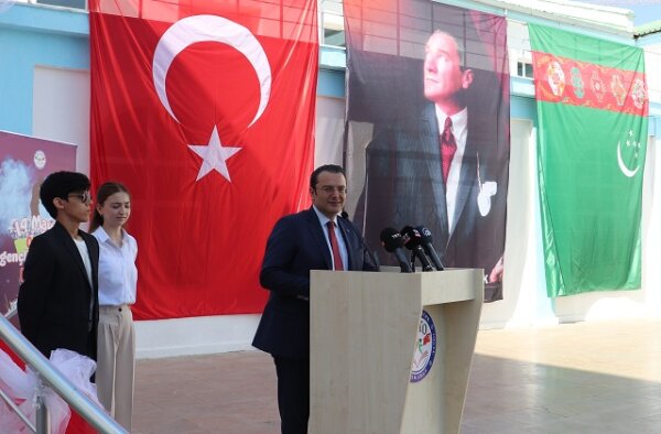 В Ашхабаде почтили память первого президента Турции Мустафы Кемаля Ататюрка