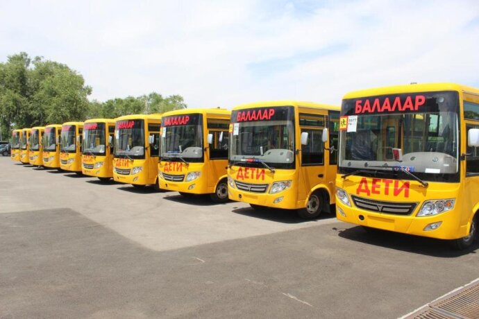 Сельские школы Казахстана получили 415 школьных автобусов