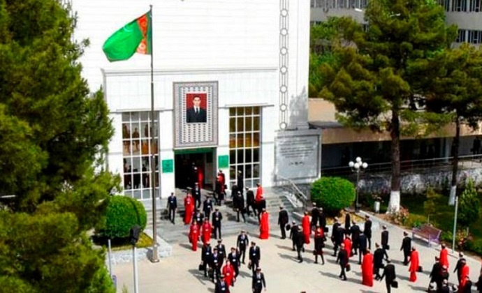 В Туркменистане начался приём документов в профессиональные школы города Аркадаг