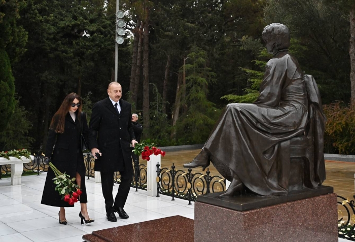 Ильхам и Мехрибан Алиевы посетили могилу общенационального лидера Гейдара Алиева