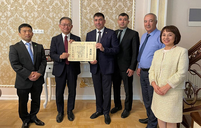 Посол Японии вручил Федерации дзюдо Туркменистана почётную грамоту