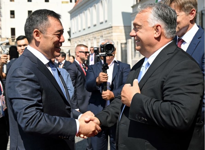 Президент Киргизии встретился с премьер-министром Венгрии