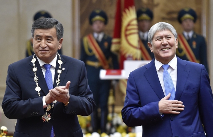 Эксперт представил сравнительный анализ ведения политики Атамбаева и Жээнбекова