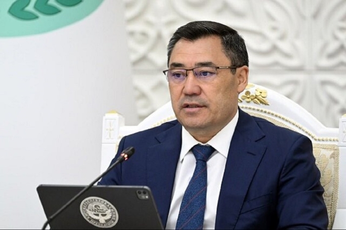 Президент Киргизии поздравил работников государственной и муниципальной службы