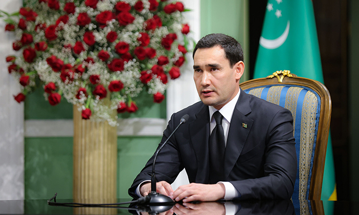 Президент Туркменистана поручил провести на высоком уровне военный парад к 32-летию независимости