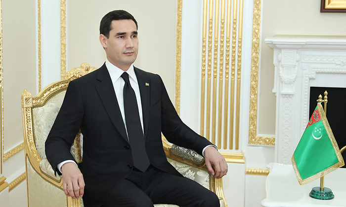 Парламент присвоил президенту Сердару Бердымухамедову звание Герой Туркменистана