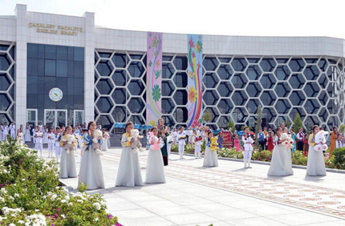 В Туркменистане в Аркадаге прошла церемония открытия Детского оздоровительно-реабилитационного центра