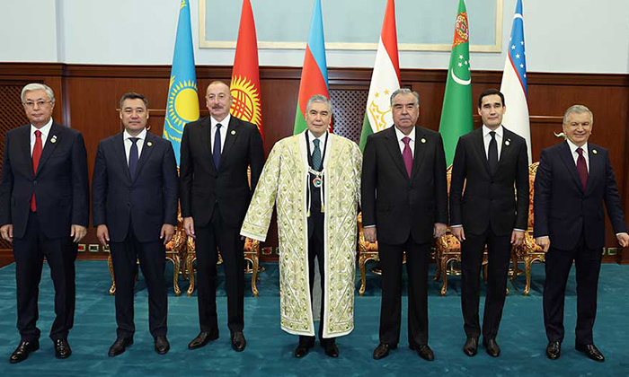 Национальный лидер народа Туркменистана удостоен Почётного Знака глав стран Центральной Азии