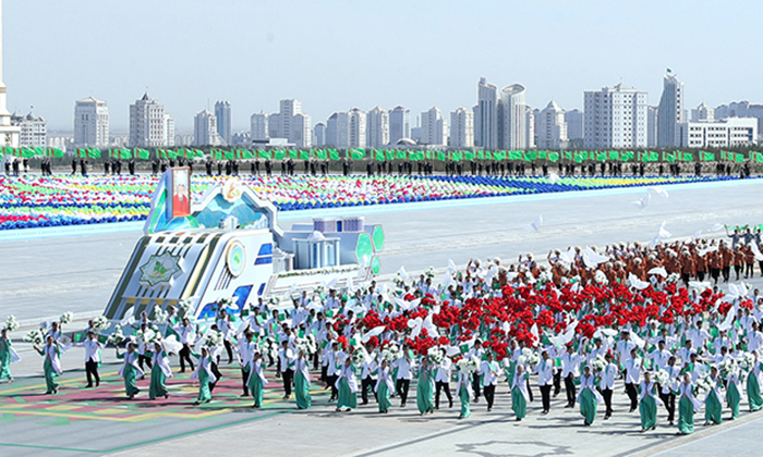 Туркменистан широко отпраздновал 32-ю годовщину независимости