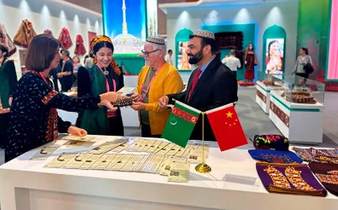 Туркменистан представил уникальные экспонаты на Международной выставке «Шёлковый путь» в Китае
