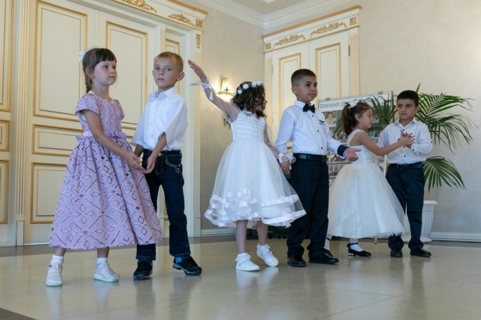 Русский дом в Баку помогает азербайджанским детям собраться в школу