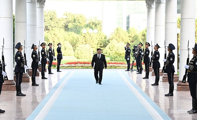 Посол Туркменистана Мередов вручил верительные грамоты президенту Узбекистана