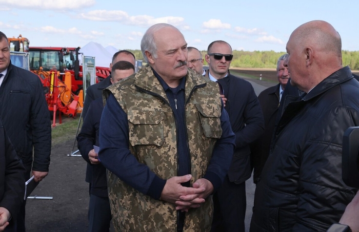 Белорусский лидер в ходе визита в Гомельскую область поручил ускорить темпы мелиорации