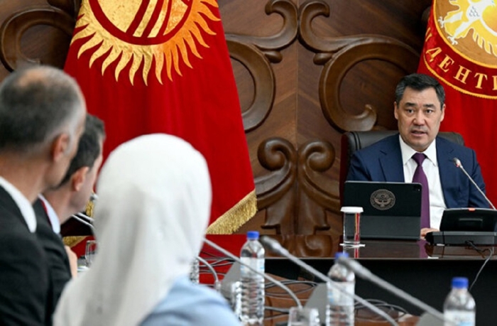 Президент Жапаров раскритиковал финансирование предприятия «Кыргызфармация»