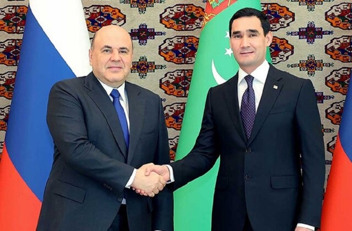 Президент Туркменистана поздравил российское руководство с национальным праздником