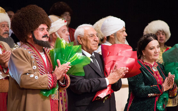 В городе Аркадаг Туркменистана состоялся показ первого спектакля