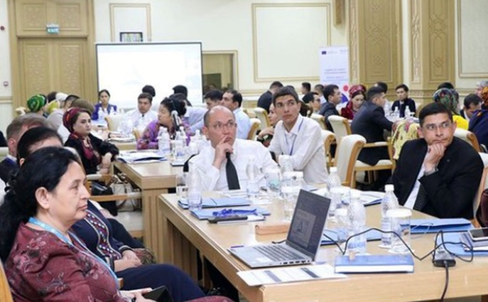 В Туркменистане прошел семинар по внедрению цифровых технологий в сферу здравоохранения