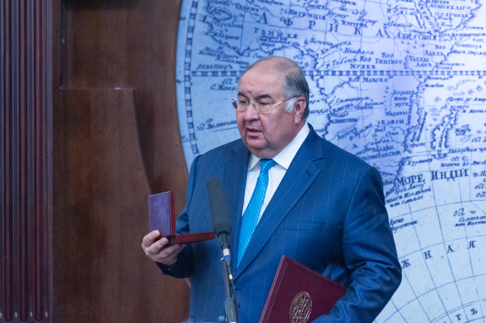 Алишер Усманов получил самую ценную медаль Русского географического общества