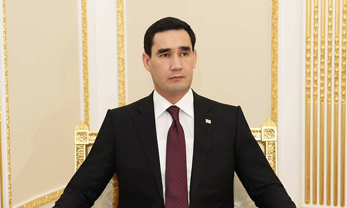 Медучреждения Туркменистана получили в подарок от президента 60 автомобилей