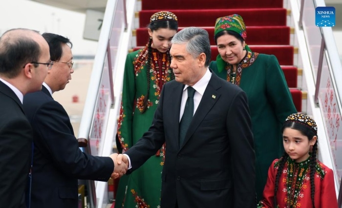 Председатель Халк Маслахаты Туркменистана прибыл в Пекин на форум «Один пояс - один путь»