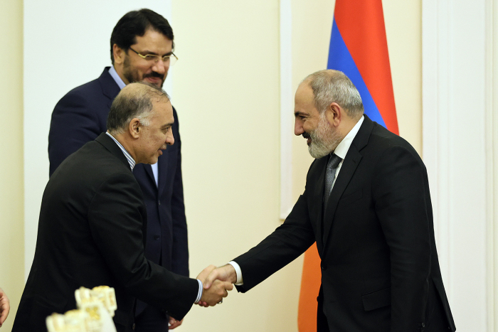 Армения и Иран заключили договор о строительстве участка дороги Каджаран-Агарак