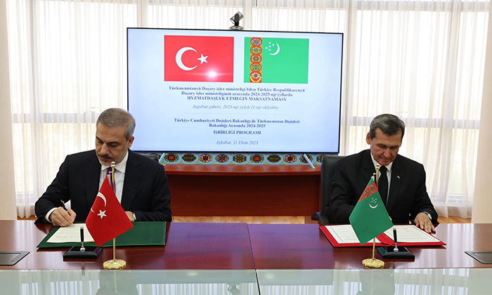 Главы МИД Туркменистана и Турции подписали программу партнёрства до 2025 года