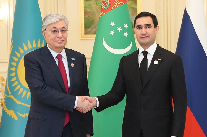 Президент Туркменистана поздравил лидера Казахстана с Днём Республики