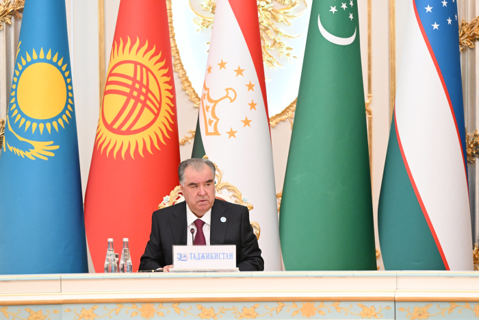 Глава Таджикистана призвал соотечественников к экономии