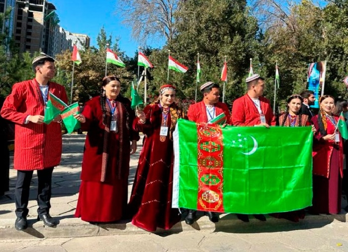 Студенты из Туркменистана приняли участие в фестивале кукольных театров в Душанбе