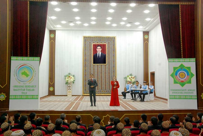 В энергетическом вузе Туркменистана прошел форум в честь Махтумкули Фраги