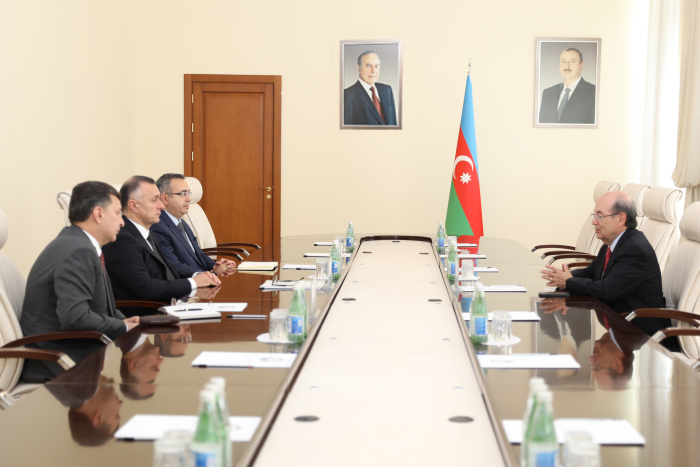 Глава Минздрава Азербайджана встретился с главой Всемирной федерации медобразования