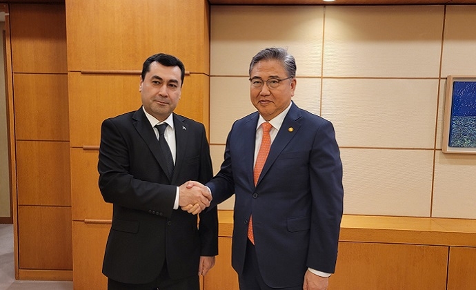 Глава МИД Южной Кореи обсудил с послом Туркменистана свой предстоящий визит в Ашхабад