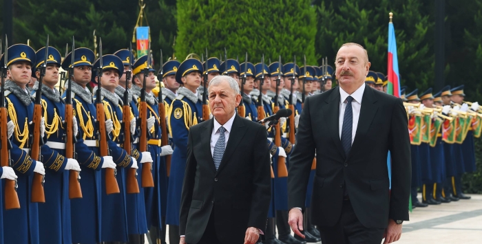 Абдель Латифа Рашида встретили в Азербайджане почетным караулом