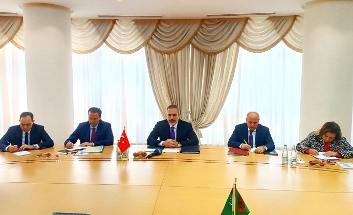Главы МИД Туркменистана и Турции обсудили развитие сотрудничества