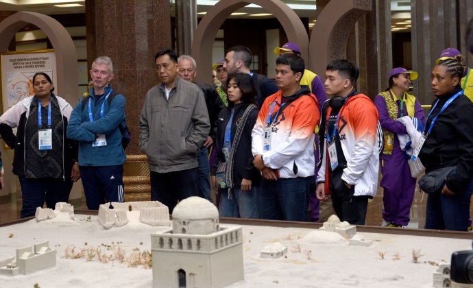 Участники Чемпионата мира по курашу в Ашхабаде посетили главный музей Туркменистана