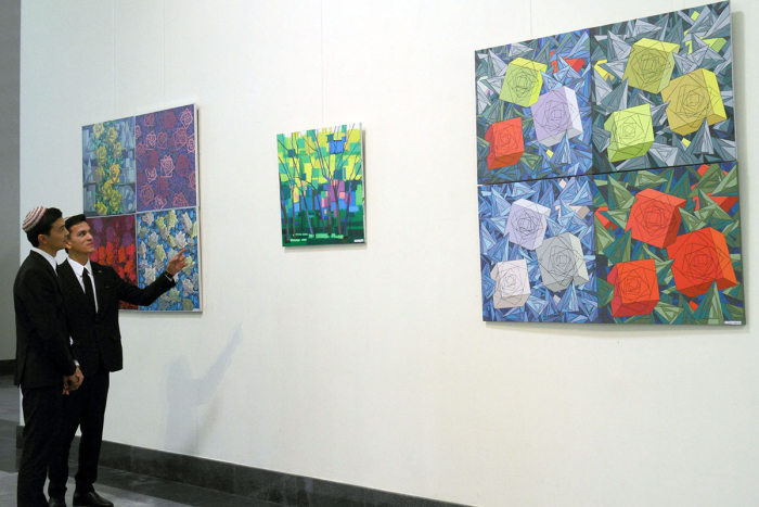 В Ашхабаде открылась персональная экспозиция художника Аманмурата Модыева