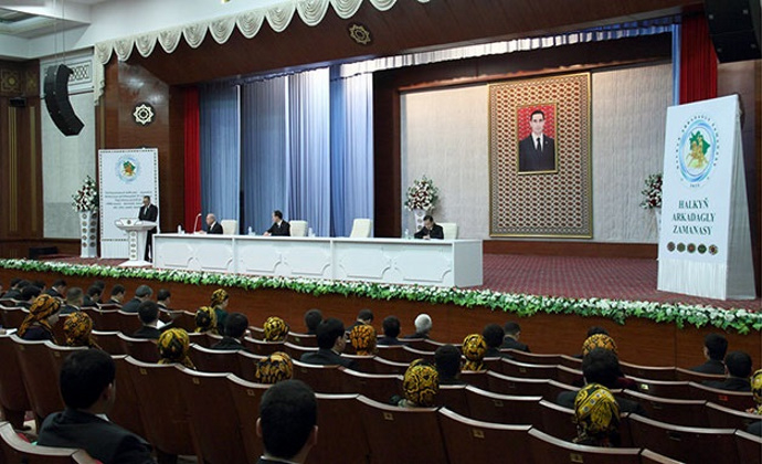 В одном из банков Ашхабада прошла конференция в честь 30-летия национальной валюты Туркменистана