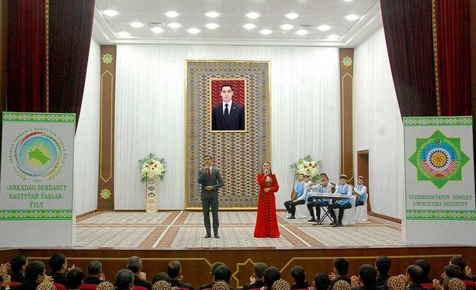 В институте энергетики Туркменистана прошёл форум «Творчество Махтумкули Фраги – источник мудрости»