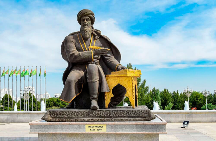 В Туркменистане издали монографию о поэзии Махтумкули в музыкальных произведениях