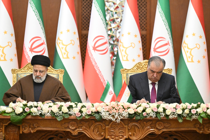Таджикистан и Иран подписали почти 20 документов о сотрудничестве