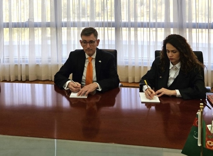 В МИД Туркменистана прошли переговоры с послом Нидерландов