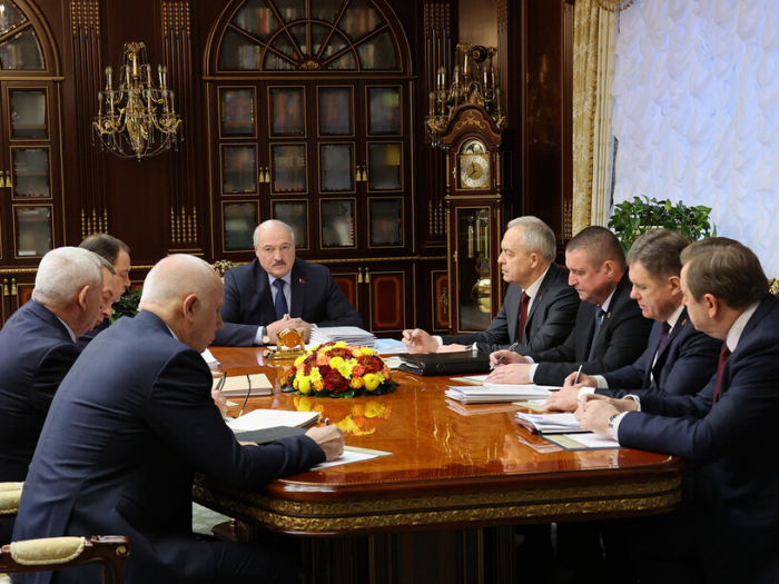 Лукашенко поручил обеспечить глубинку ассортиментом продуктов на праздники 