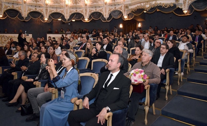 Театр Туркменистана имени Махтумкули удостоился диплома международного фестиваля ТЮРКСОЙ