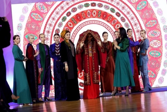 Дизайнер из Туркменистана принял участие в международном форуме моды