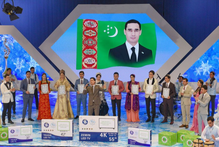 В Туркменистане открылся прием заявок на конкурс «Сияющая звезда года»